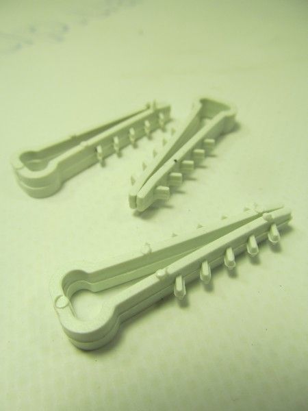 Кабельный крепеж плоский 8 (елочка)