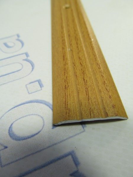 Порожки рифленый 25*3 Дуб темный 1,8 м