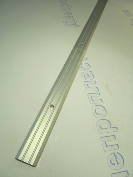 Порожек рифленый  30*3 серебро 0,9 м