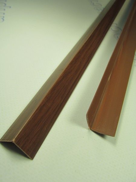 Уголок защитный прямой 20*20 (2,70м) махагон