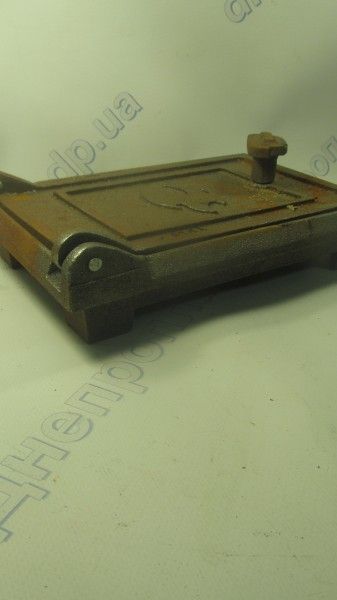 Дверка чугунная поддувная 21см X14см (100918) огонек