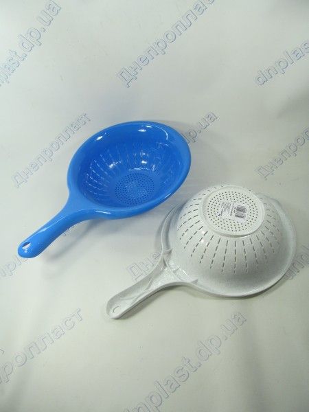 Друшлаг пластиковый с ручкой