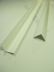 Уголок защитный прямой 20*20 (2,70м) белый