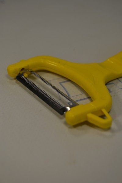 Овощечистка пластиковая