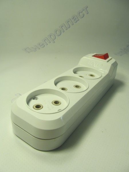 Колодка 3 гнезда с кнопкой LUXEL (7221)