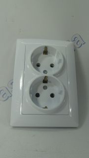 Розетка 2 с заземлением белая HOROZ