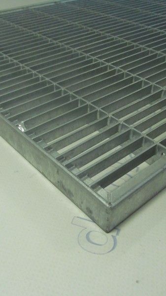 Настил пресованный стальной оцинкованный 66 х 11/20 х 2/ 394 х 594