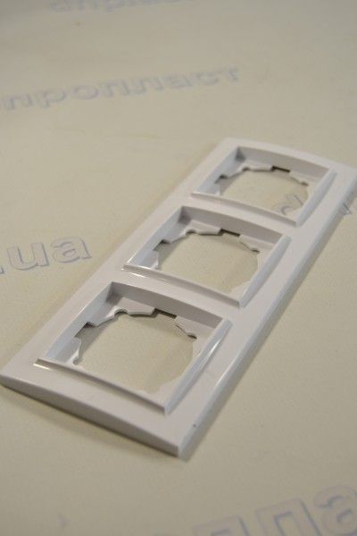 Рамка тройная EH Enzo