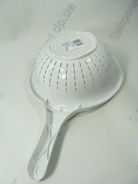 Друшлаг пластиковый с ручкой