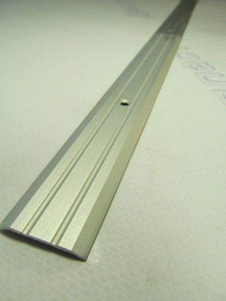 Порожек рифленый  25*3 серебро 1,8 м