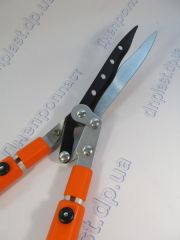 Кусторез метал. с телескопической ручкой от 64,5см до 85см ОАЗИС (2122TW)