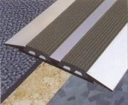 Порожки алюминиевый с резиновыми  вставками 44мм/2*10мм/серебро 3м