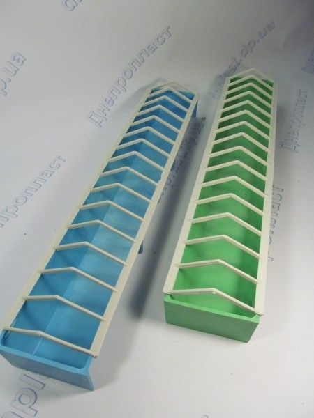 Кормушка пластик. для птицы длинная 50*10*5