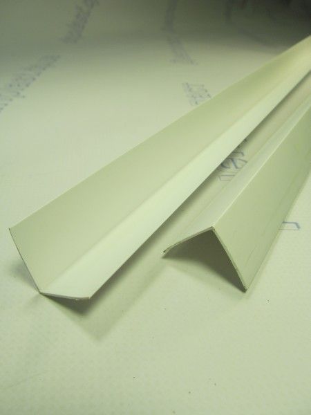 Уголок защитный прямой 20*20 (2,70м) белый