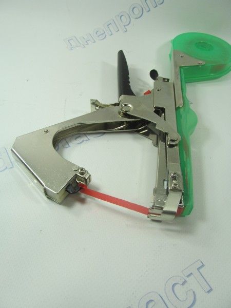 Степлер садовый для подвязки винограда,овощей Titan 1