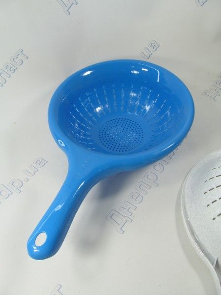 Друшлаг пластиковый с ручкой