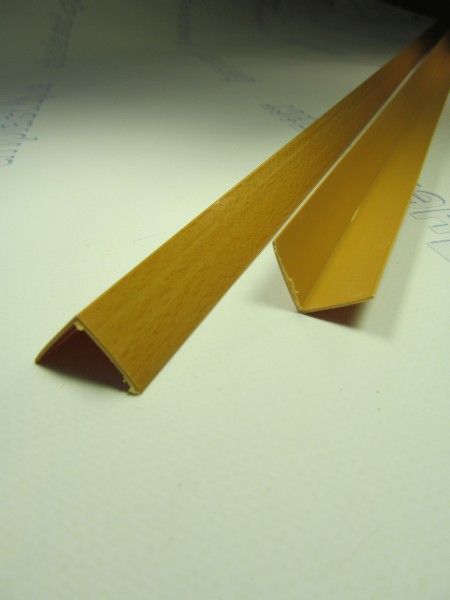 Уголок защитный прямой 20*20 (2,70м) дуб паркетный