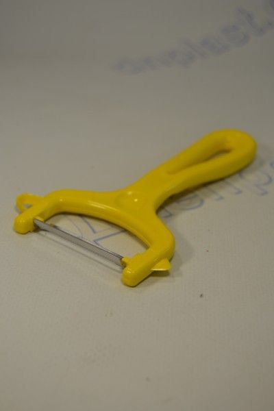 Овощечистка пластиковая