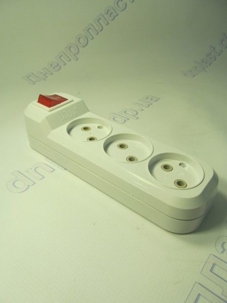 Колодка 3 гнезда с кнопкой LUXEL (7221)