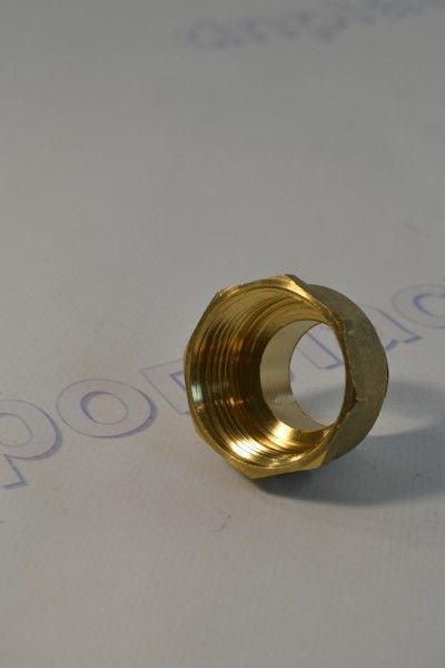 Футорка 1/2 Н * 1 В (латунь)