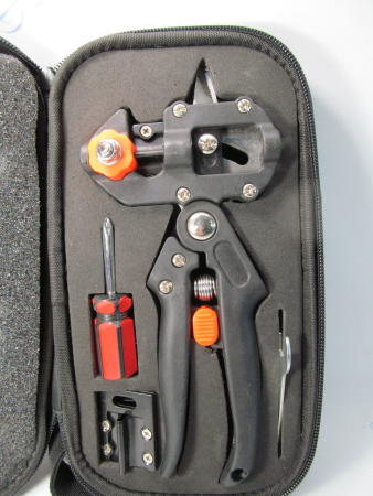 Секатор прививочный в боксе Titan