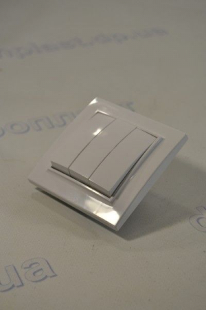 Выключатель тройной белый  EH Enzo