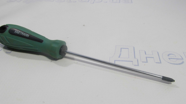 Отвертка  Y 3,0х100мм HARTMAN