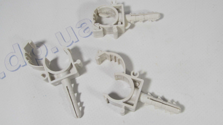 Клипса для трубы 20 (с дюбелем)