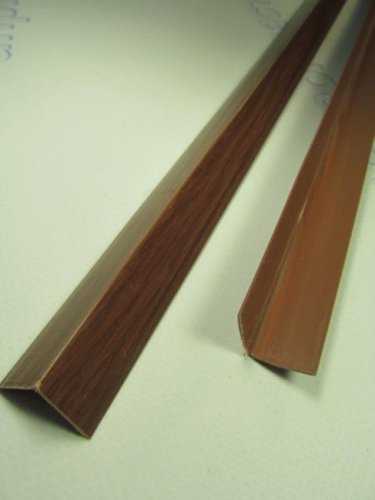 Уголок защитный прямой 20*20 (2,70м) махагон