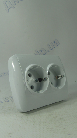 Розетка 2 с заземлением Erste Classic