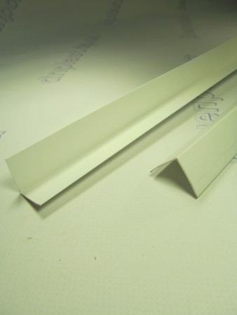 Уголок защитный прямой 20*20 (2,70м) белый