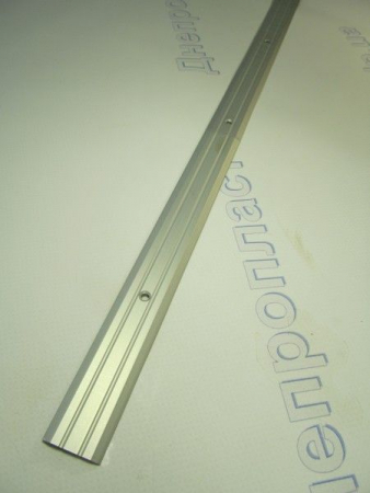 Порожек рифленый  25*3 серебро 0,9 м