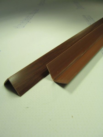 Уголок защитный прямой 20*20 (2,70м) махагон