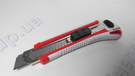 Нож упрочненный 18мм с 3-мя лезвиями  INTERTOOL HT-0508