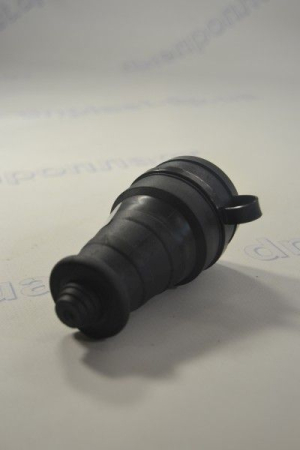 Гнездо штепсельное с заземлением и крышкой (IP-44 каучук)