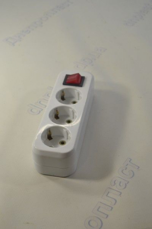 Колодка 3 гнезда с заземлением и выключателем Svitex