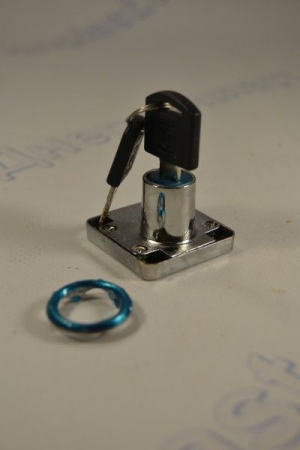 Замок мебельный с защелкой  (7-006)