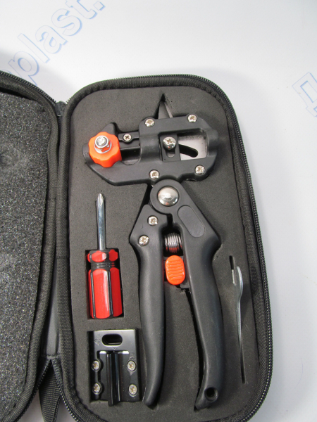 Секатор прививочный в боксе Titan