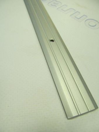 Порожек рифленый  30*3 серебро 0,9 м