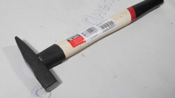 Молоток слесарный, деревянная ручка 100гр.