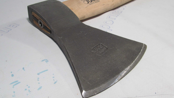 Топор 2,0кг с ручкой ЮКО