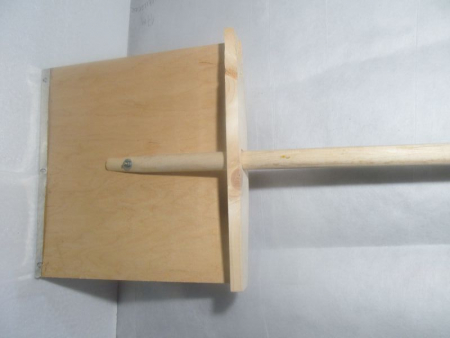 Лопата для снега деревянная с черенком