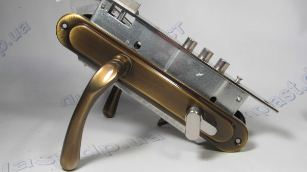 Замок врезной с ручкой LC 85 PB Pasha Kumru