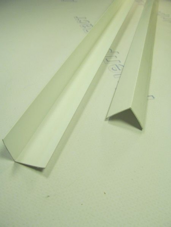 Уголок защитный прямой 20*20 (2,70м) белый