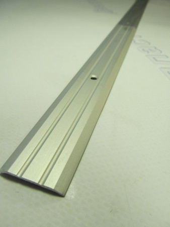 Порожек рифленый  25*3 серебро 0,9 м