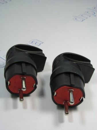 Вилка евро с зазем. угловая каучук. FETIH (F204K)