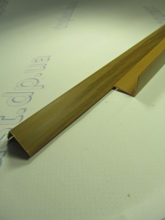 Уголок защитный прямой 20*20 (2,70м) орех