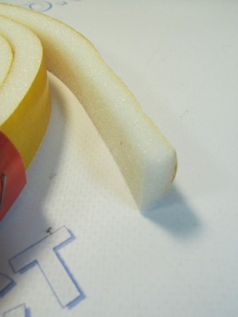 Уплотнитель самоклеющийся поролоновый (10мм*20мм*3м)