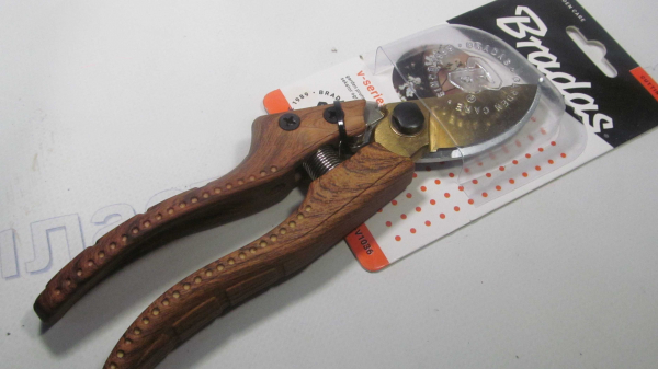 Секатор садовый 200мм /d-25 Bradas