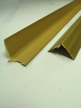 Уголок защитный прямой 30*30 (2,70м) орех